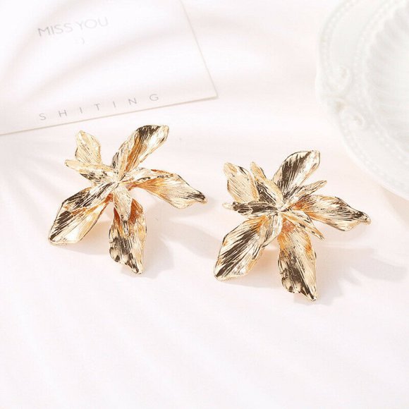 NEW Gold Stud Earrings - Picture 2 of 3